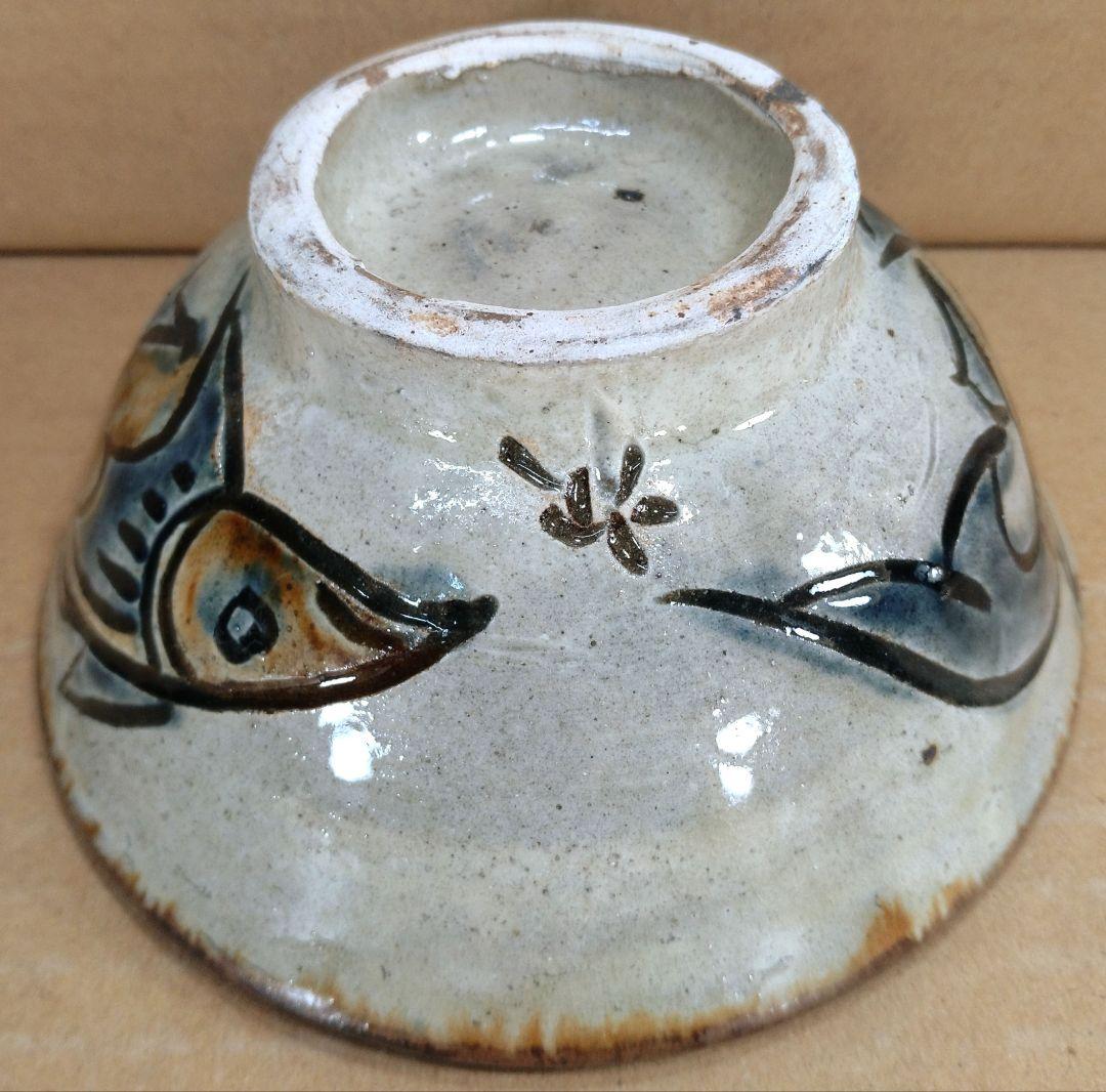 【本物保証】金城次郎 魚紋マカイ(壷屋焼 魚紋茶碗）共箱 栞 美品 やちむん