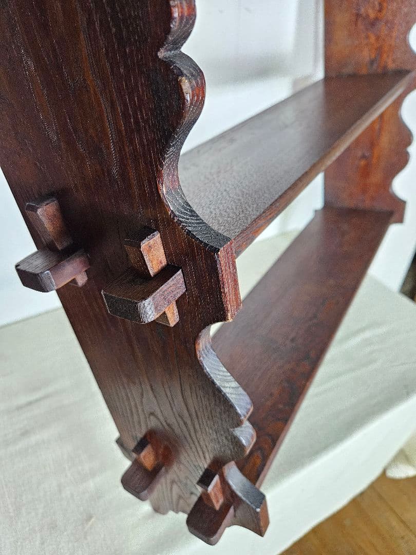 ヴィンテージ 古い無垢のウォールシェルフ 楔式 壁掛け 飾り棚 3段 陳列棚