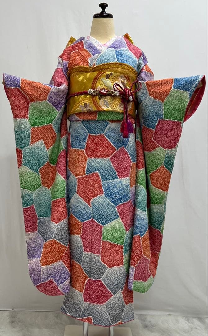 豪華！総絞り　名品　振り袖　フルセット　別誂長襦袢　総絵羽紋様　珍品　可愛い