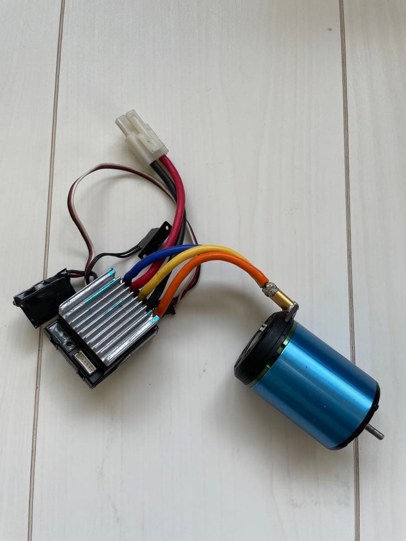 ヨコモ　ブラシレスモーター8.5&アンプ
