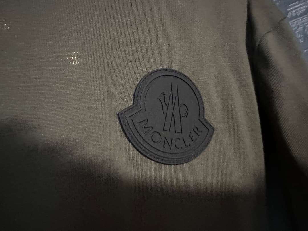 MONCLER オリーブグリーン Tシャツ