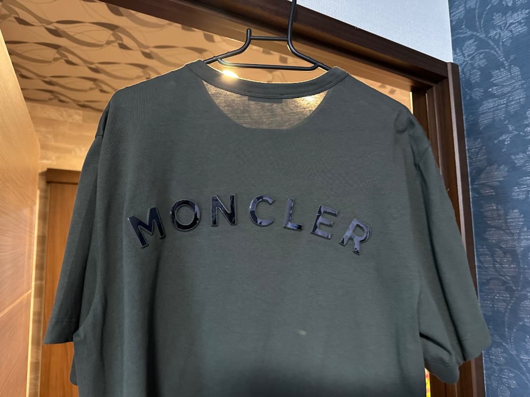 MONCLER オリーブグリーン Tシャツ