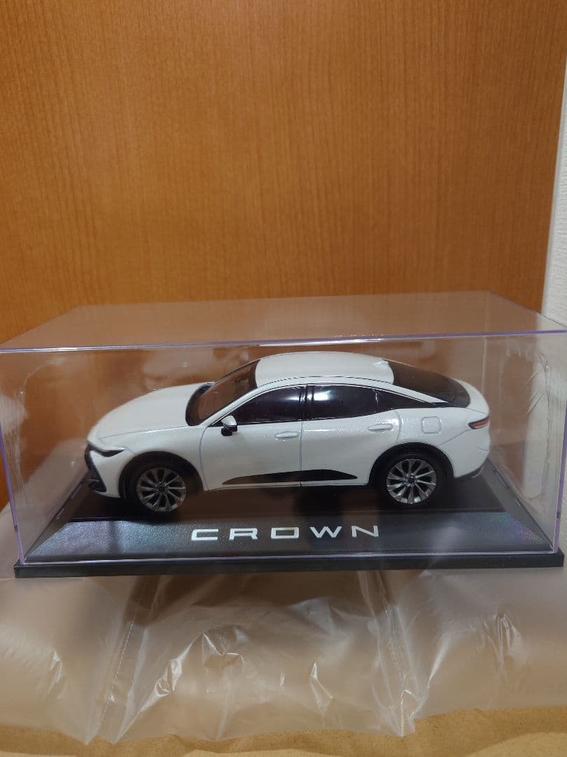 クラウンクロスオーバー ミニカー トヨタ　クラウン　非売品　限定品