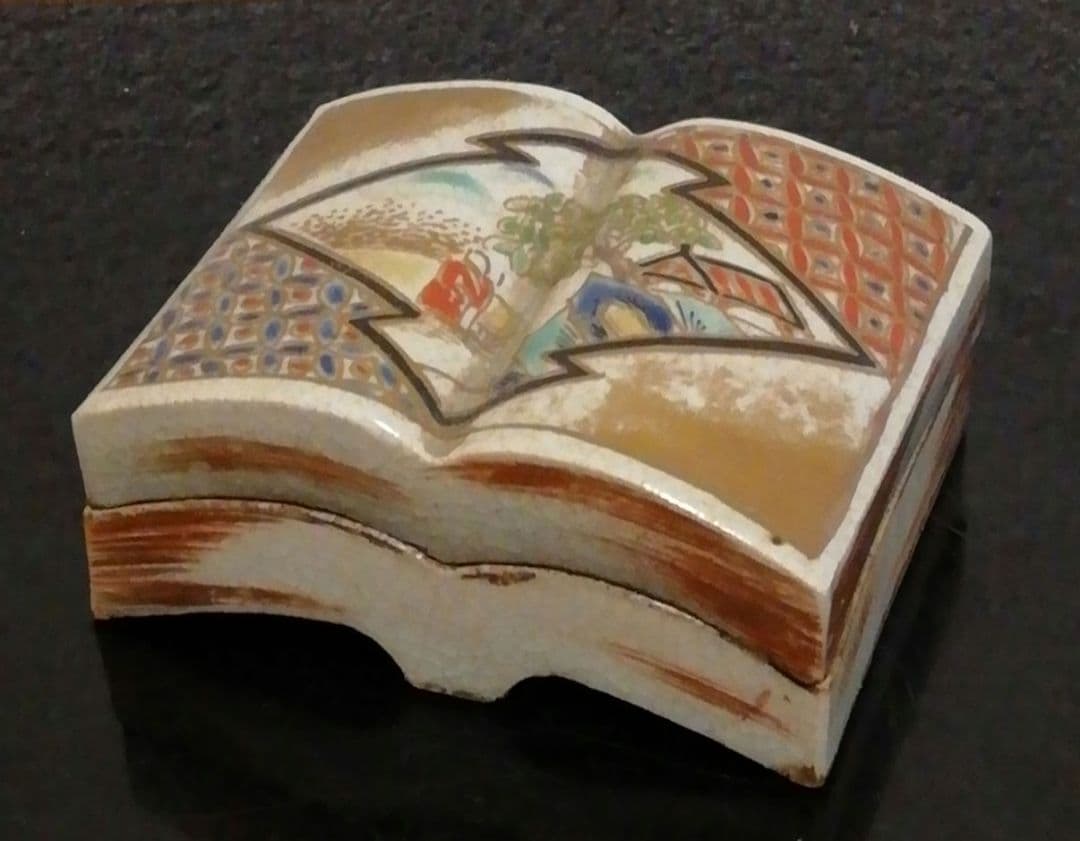 真葛香山作　色絵　本型　香合　箱付　茶道具