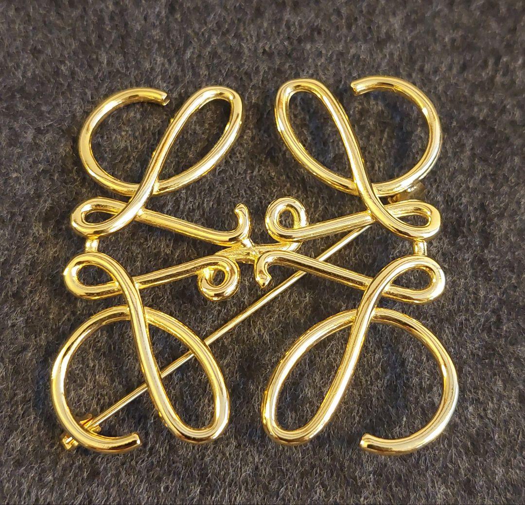 ロエベ　ブローチ　アナグラム　ゴールド　新品