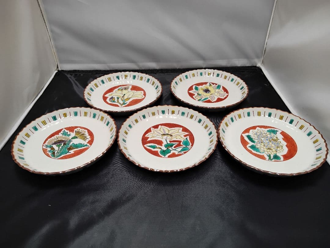 北出星光作　色絵金彩　競花文組皿　５客　共箱有　M１２７０