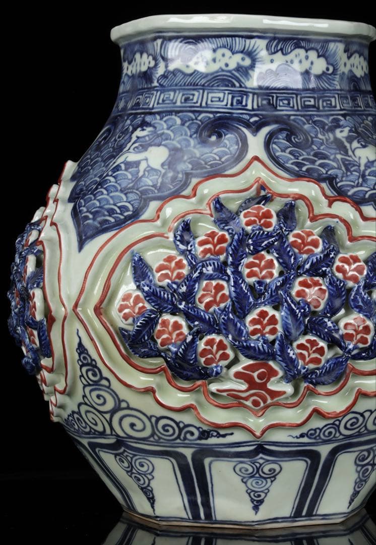 中国古玩 青花釉裏紅透彫花弁麒麟紋壺 唐物 飾壺 花瓶 時代物 古美術 骨董品