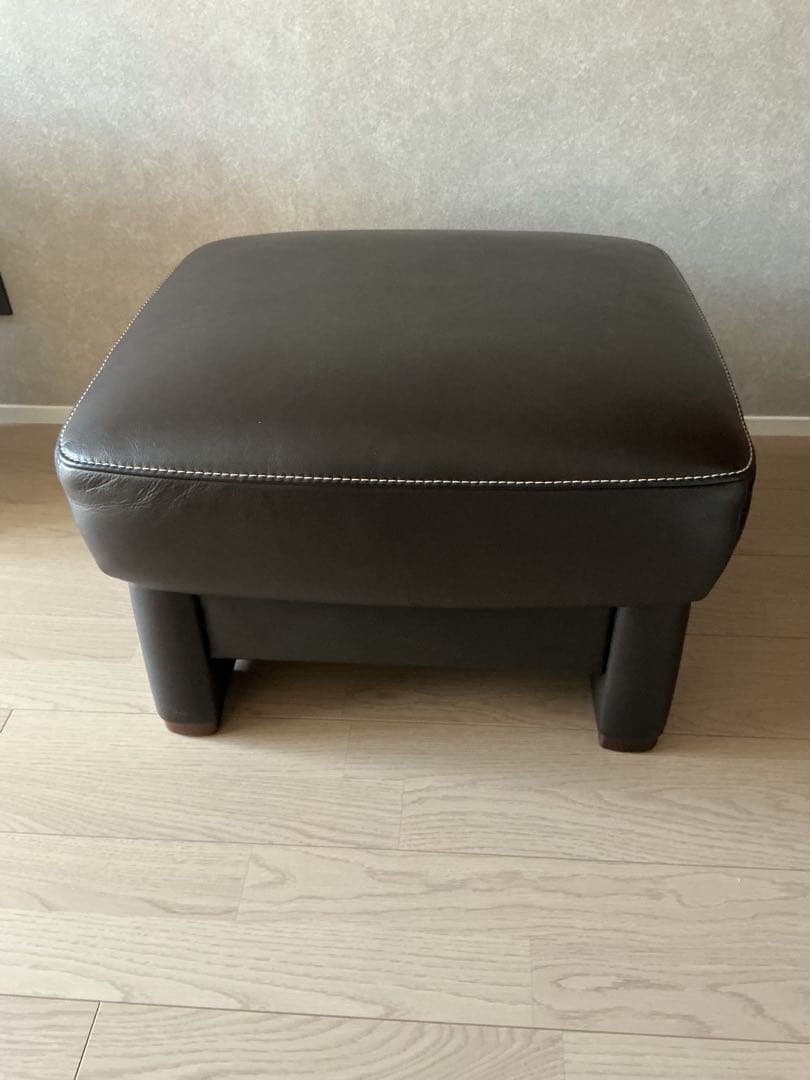 カリモク　レザー　オットマン　本革