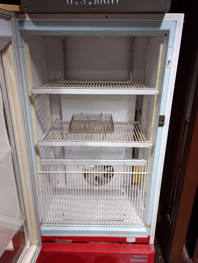 〔値段交渉可能〕コカ・コーラCoca-Cola 冷蔵庫 ロゴ付き