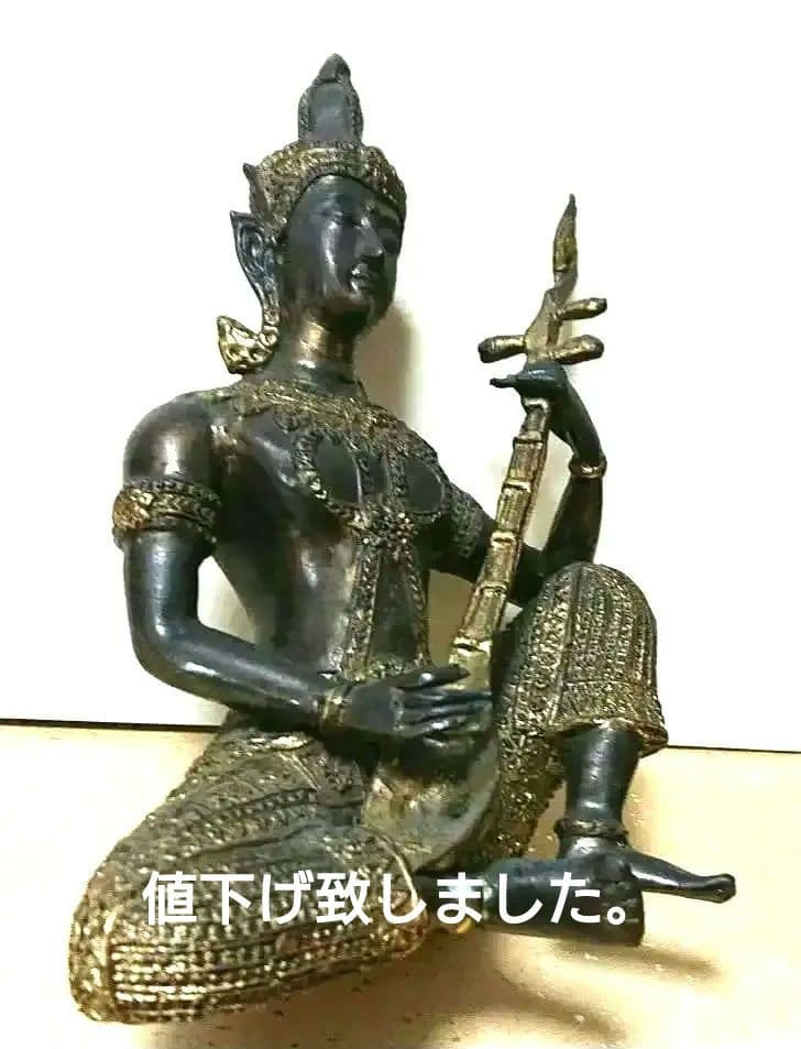 密教法具を持つチベット仏像