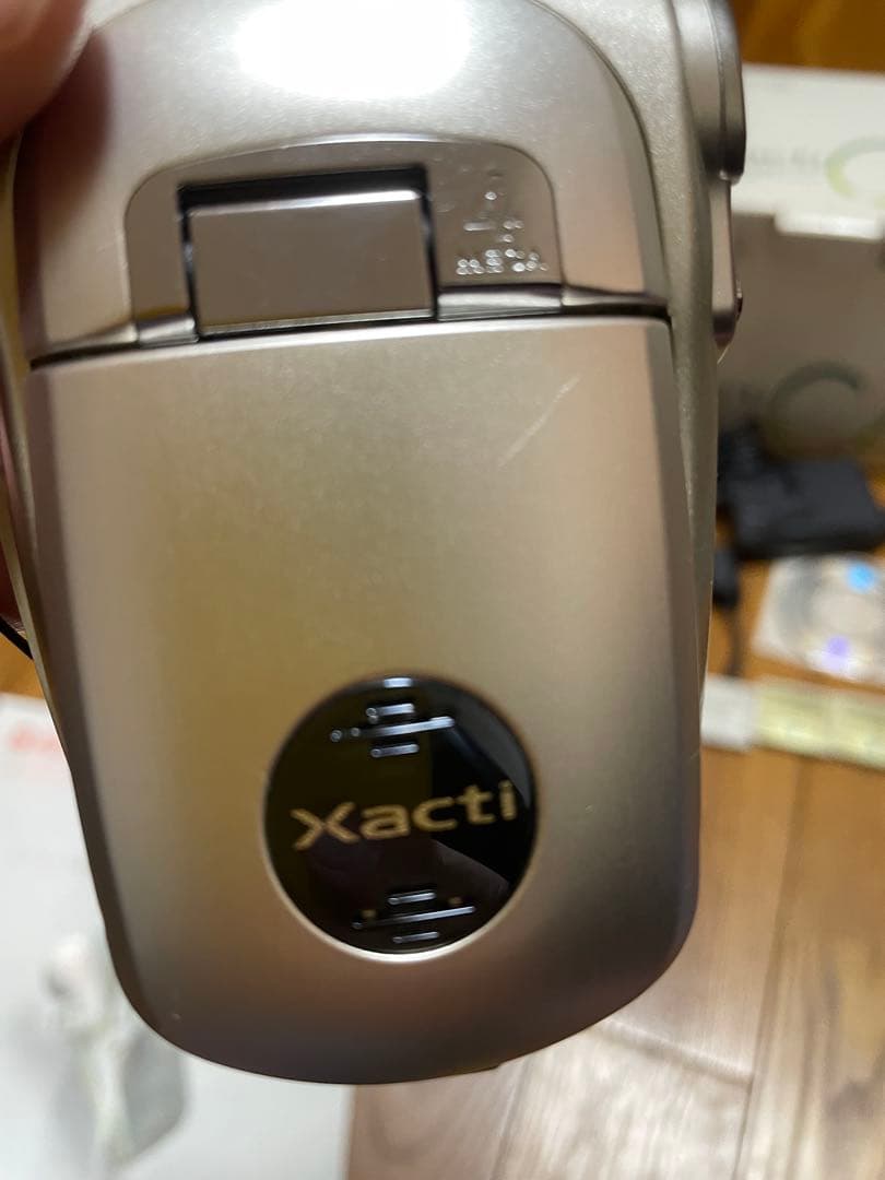 【美品】SANYO Xacti C4 デジタルビデオカメラ／箱・バッテリー✖️3
