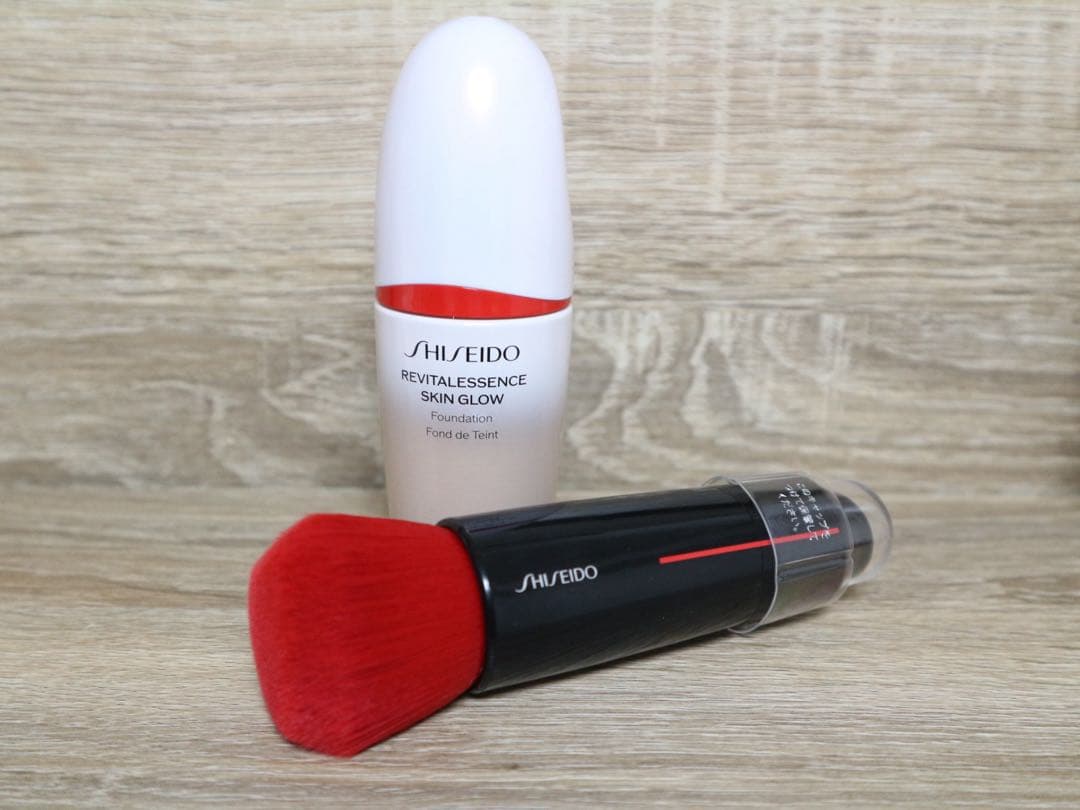 ファンデーション SHISEIDO REVITALESSENCE SKIN GLOW Linen