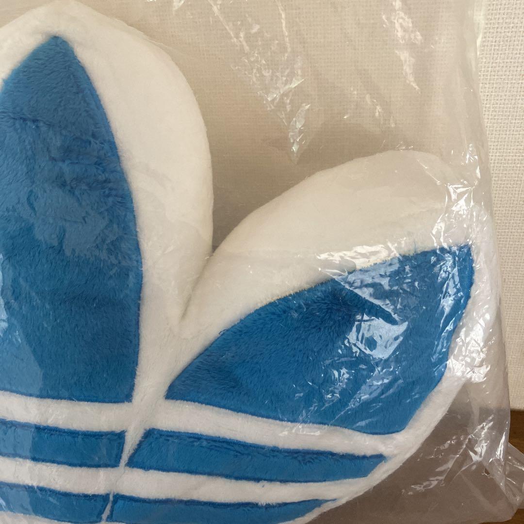 アディダス　オリジナルス　クッション　ノベルティ