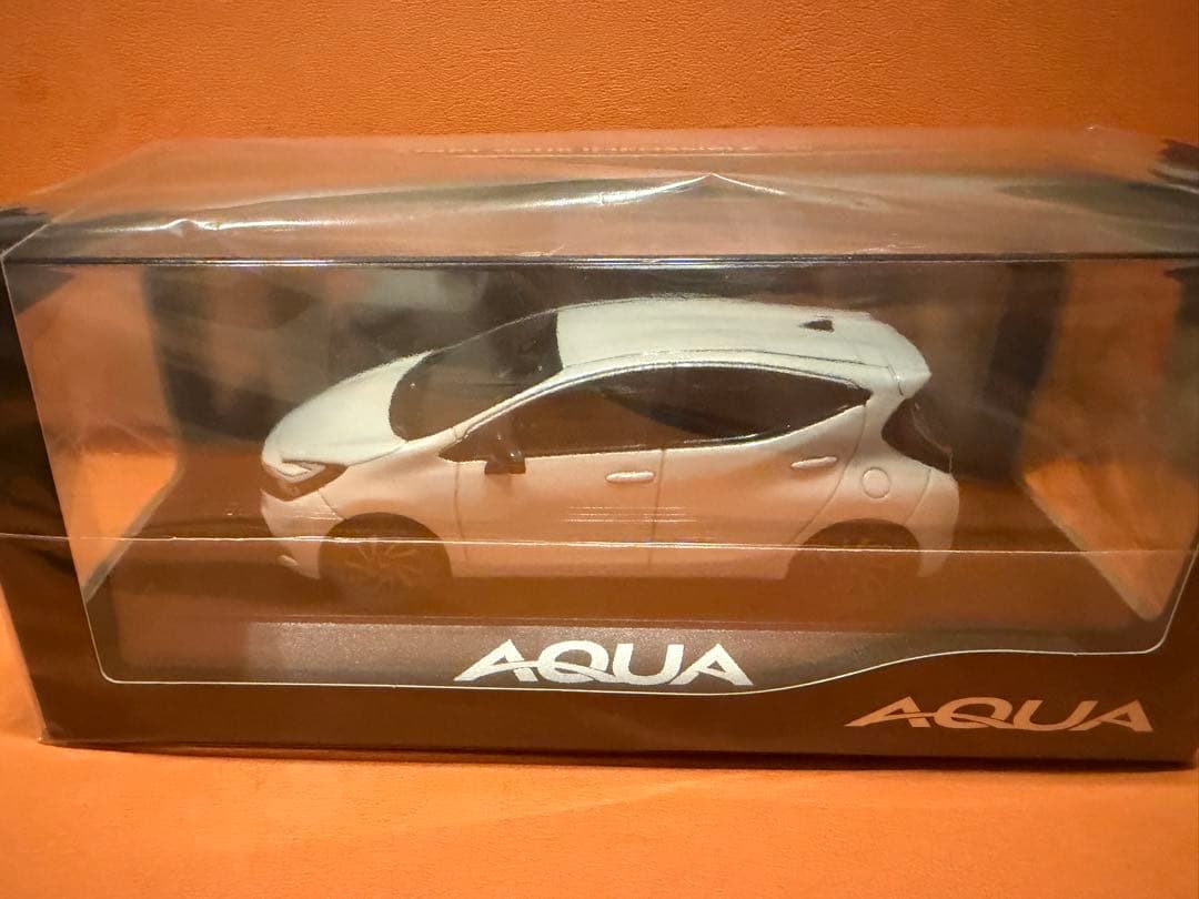 新型アクア　ミニカー