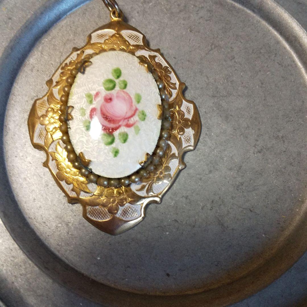 エナメル のペンダントヘッド 薔薇