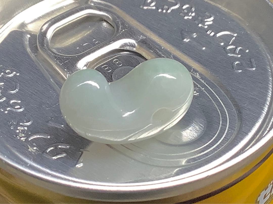 ⭕️1個だけ本物ジェダイトをお持ちください　糸魚川翡翠勾玉　ロウカン‼️機械鑑定付