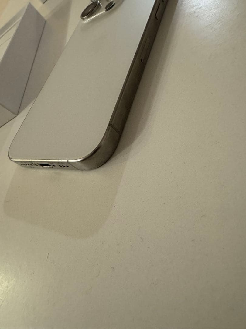 Apple iPhone 15 Pro ホワイトチタニウム 本体