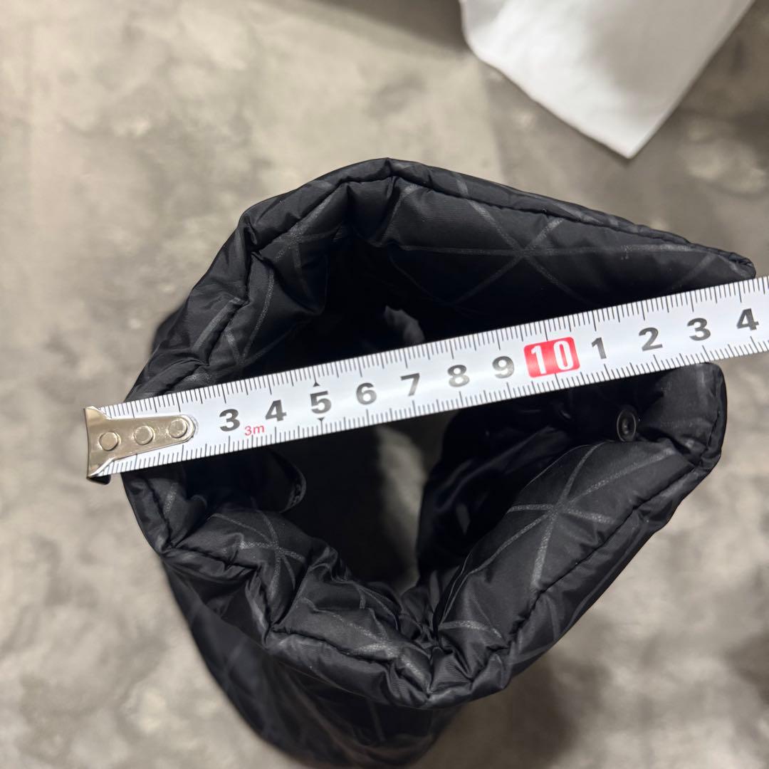 プラダ　ダウンジャケット 犬用 ペットダウン prada 黒 トライアングル