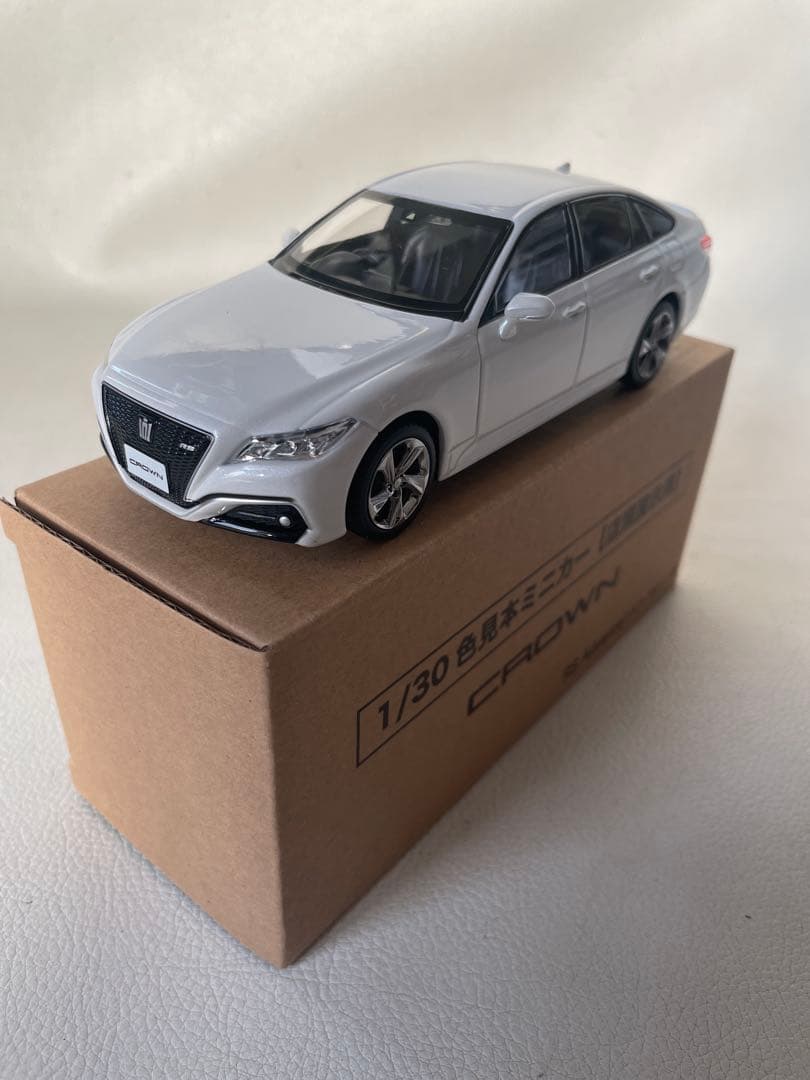 トヨタ クラウン RS Advance ① 090 プレシャスホワイトパール
