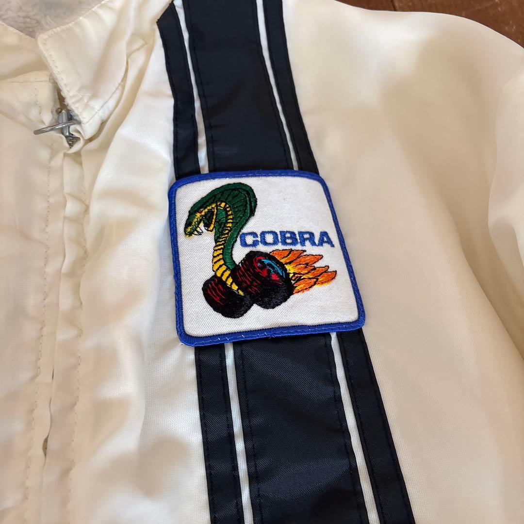 レーシングコブラ刺繍パッチ付きホワイトジャンパー