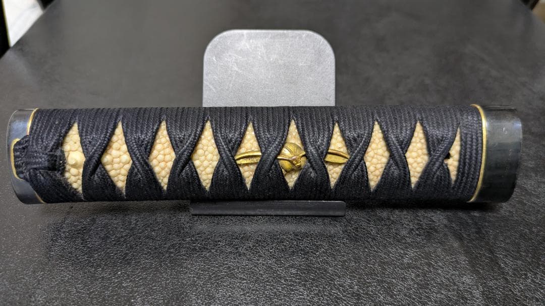 ス*ン様 日本刀、居合刀、脇差、拵え 江戸兎 ウサギ 目貫 の正絹黒色 柄前長１