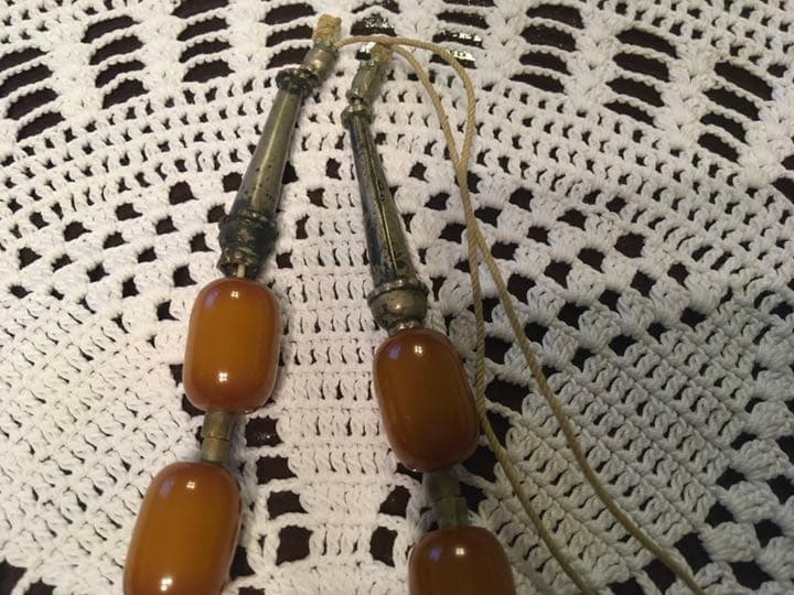 アンバーのネックレス