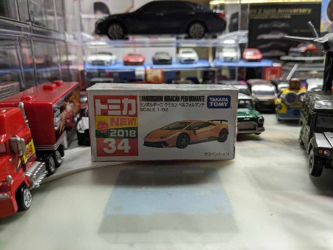 トミカ 34 ランボルギーニ ウラカン ペルフォルマンテ 箱