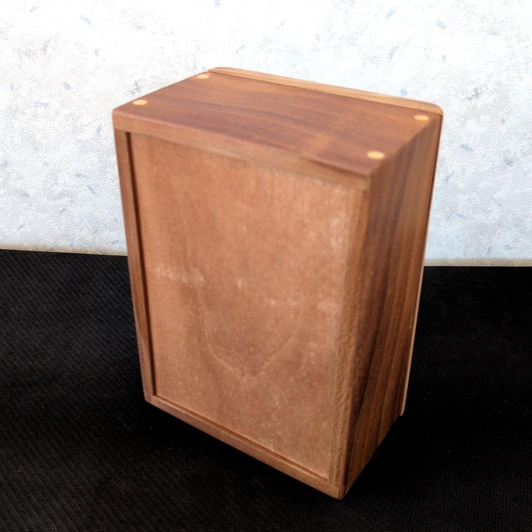 デッキケース　飾り棚　カードボックス マグネットローダーポケモンカード 小物入れ