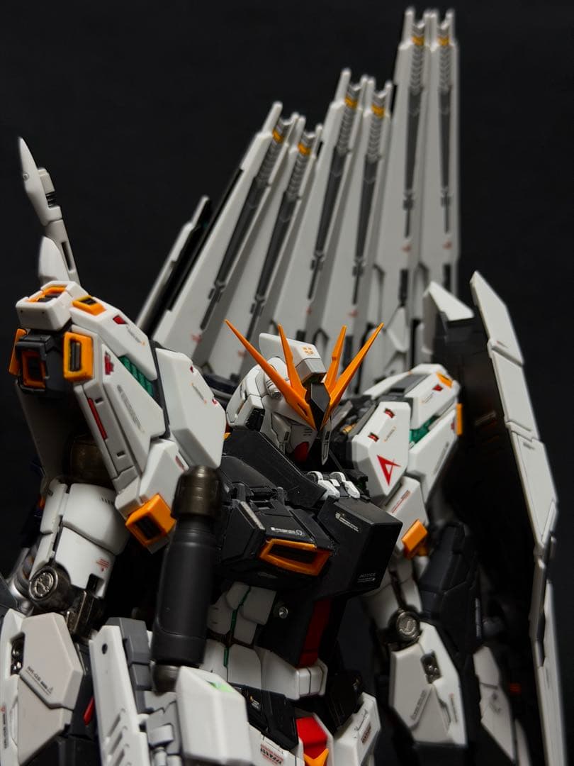 1/100 ニューガンダム 改修塗装済完成品 ガンプラ完成品 νGUNDAM