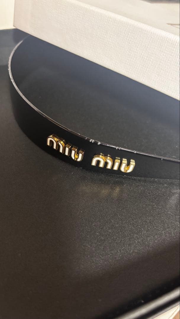 miu miu ブラック カチューシャ