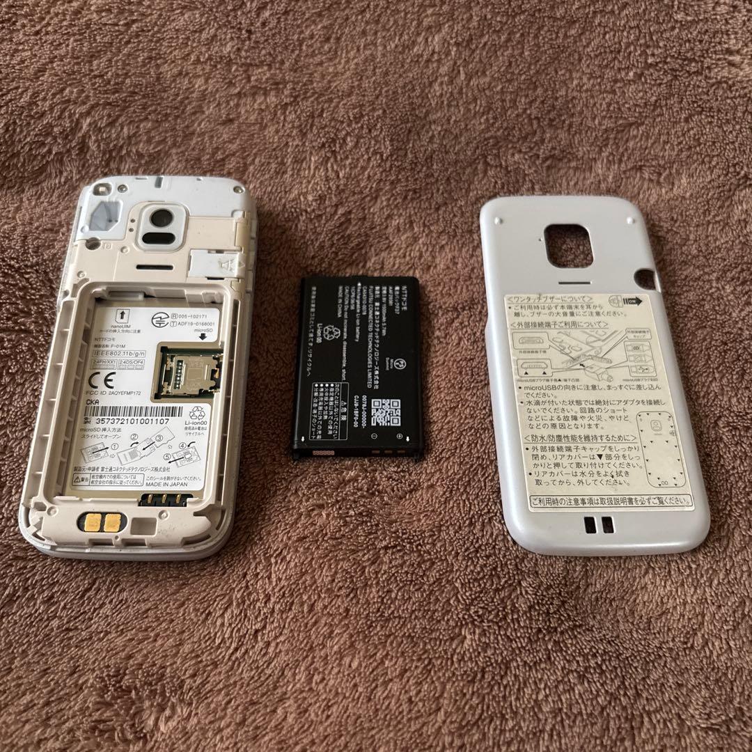 docomo らくらくホン F-01M ホワイト