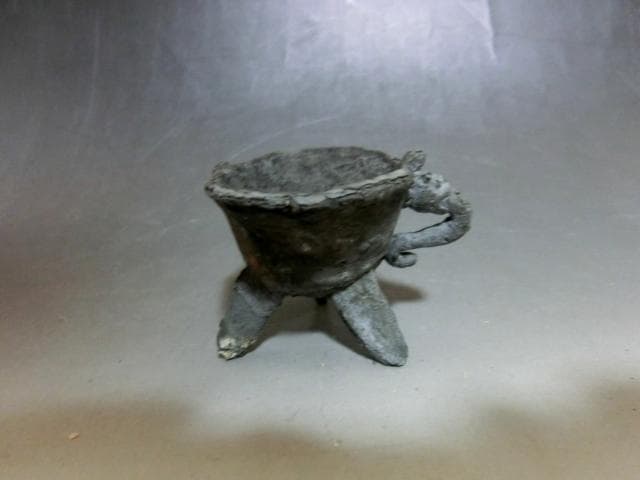 酒器■立ち盃 三つ足 発掘品 古金属 青銅 祭祀品 副葬品 猪口 時代物 骨董■