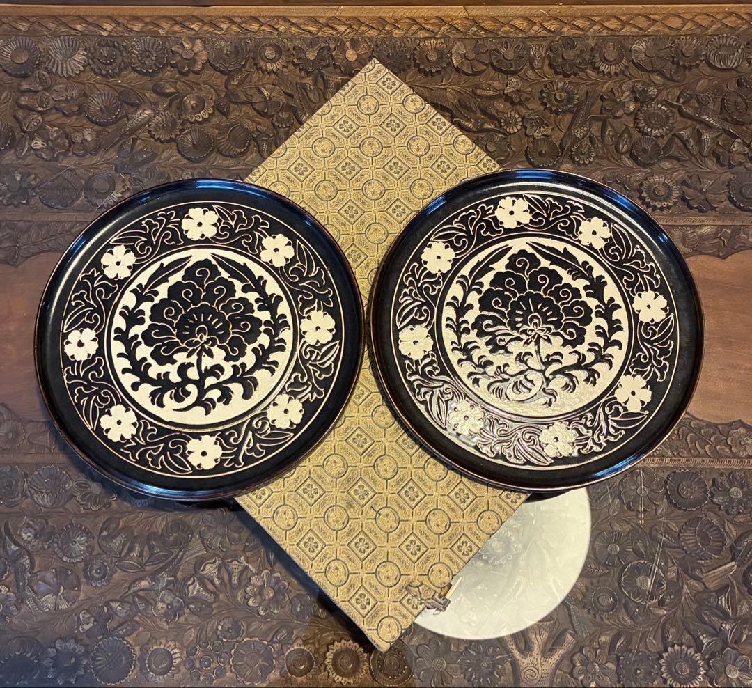 中国磁州窯 浮き彫り 唐草模様 22cm皿 2枚セット