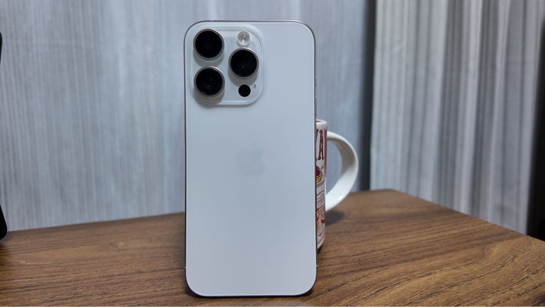 Apple iPhone 15 pro 256GB充電ケーブル　カバー