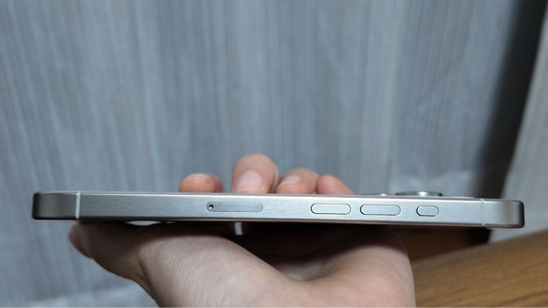 Apple iPhone 15 pro 256GB充電ケーブル　カバー