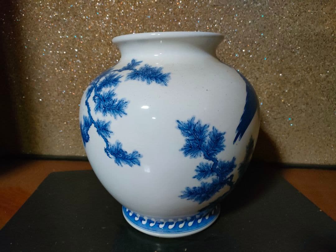 華山萬右衛門　松鷹文　花瓶　　 高さ３３.５ｃｍ　有田焼