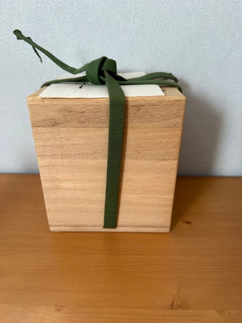 ★セール★井上萬二　人間国宝　青白磁彫文  香炉　笹