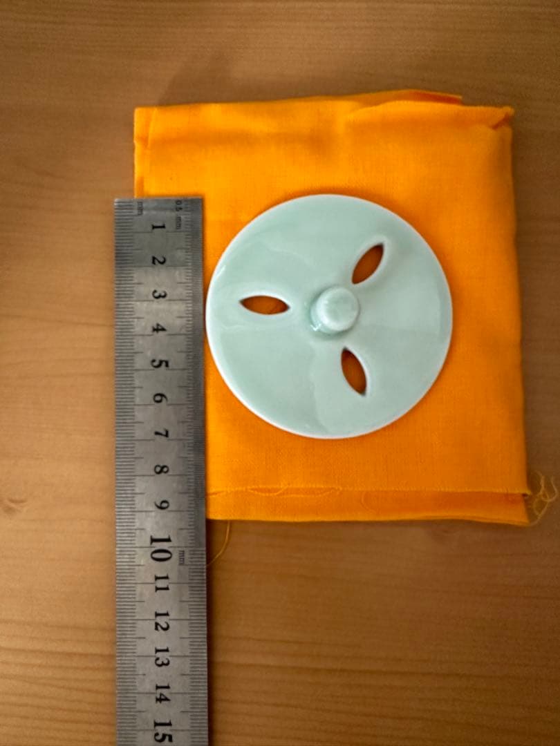 ★セール★井上萬二　人間国宝　青白磁彫文  香炉　笹