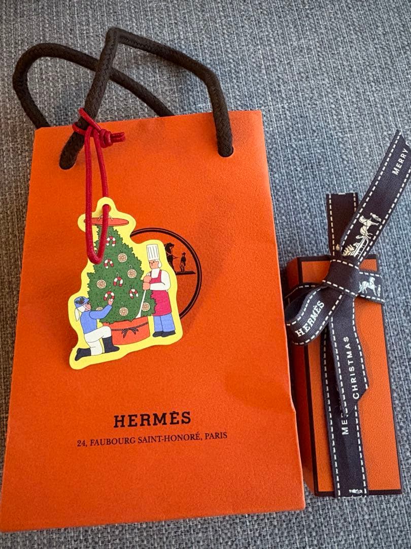 エルメス　ティンティッドリップバーム ブリヤン 27 クリスマス限定チャーム付き