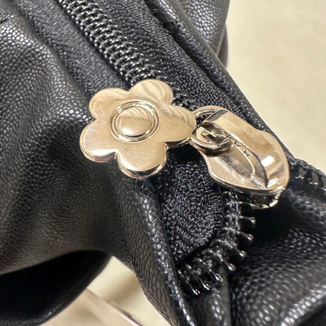 新品未使用 マリークワント デイジー ロゴ ショルダーバッグ 黒 大容量 人気