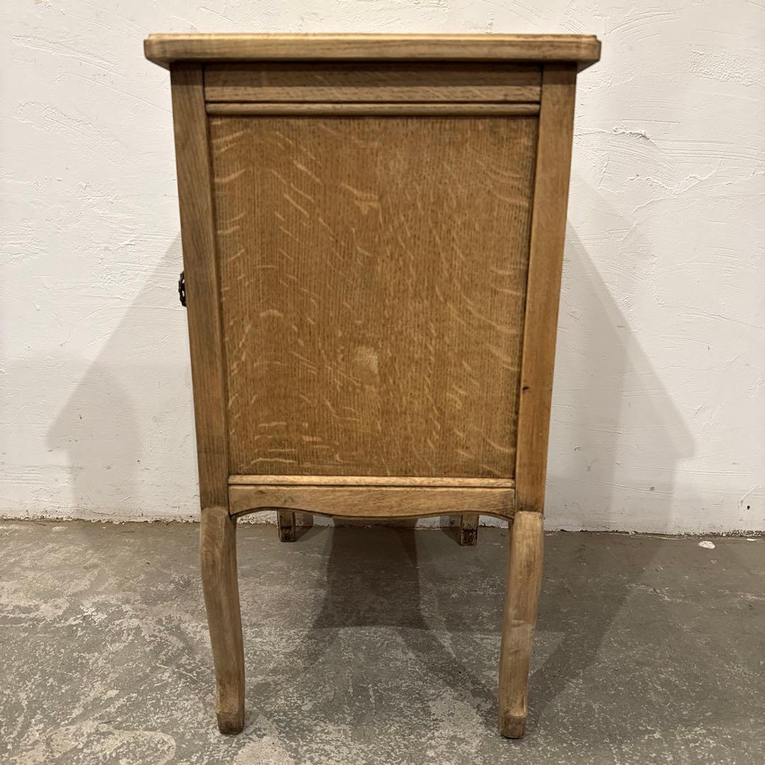 ヴィンテージ　木製サイドテーブル　扉収納付き　剥離
