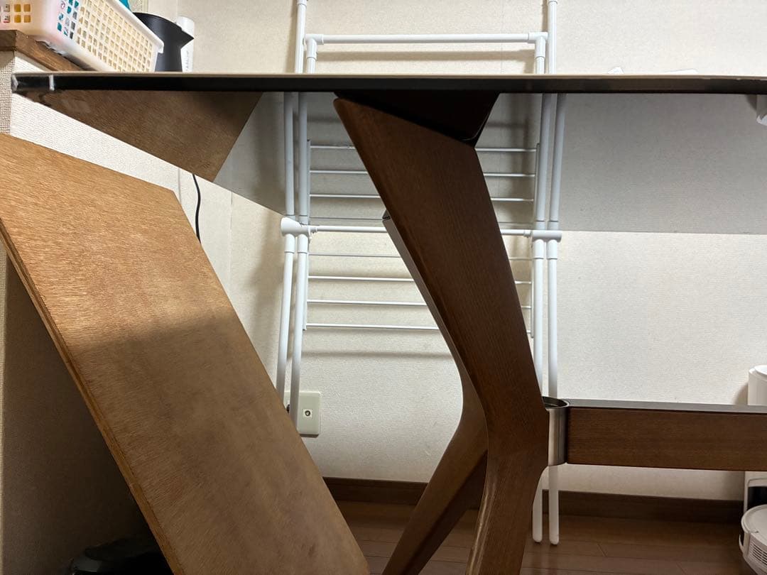 カリガリス　ダイニングテーブル