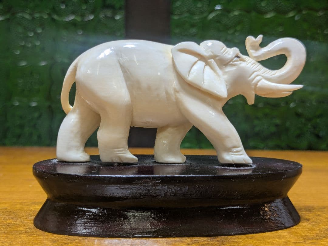アンティーク 置物 オブジェ象の彫刻 オーナメント象牙風