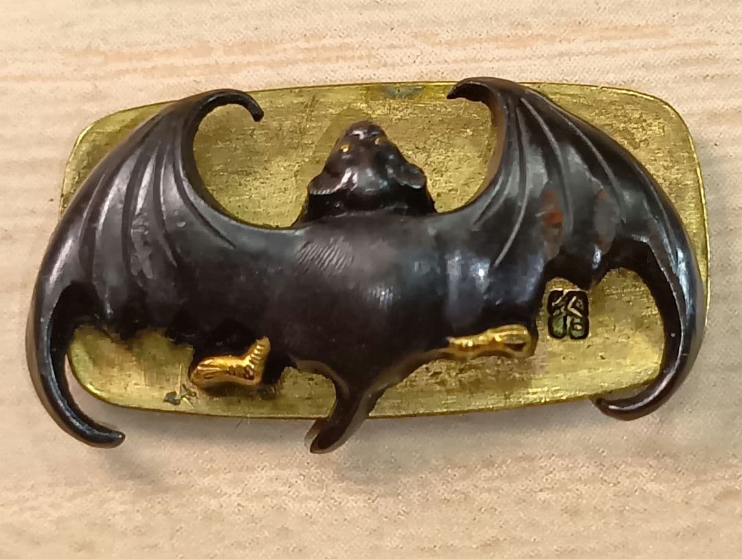 煙草入れ／蝙蝠前金具／在銘あり