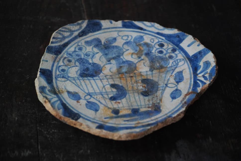 17世紀オランダ ダッチマジョリカ 藍絵ザクロ文皿 デルフト陶片 アンティーク