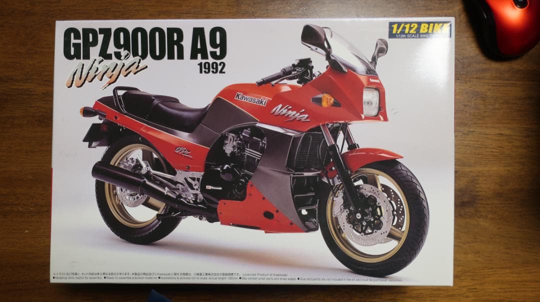 Kawasaki GPZ900R A9 1992 1/12スケールモデルキット