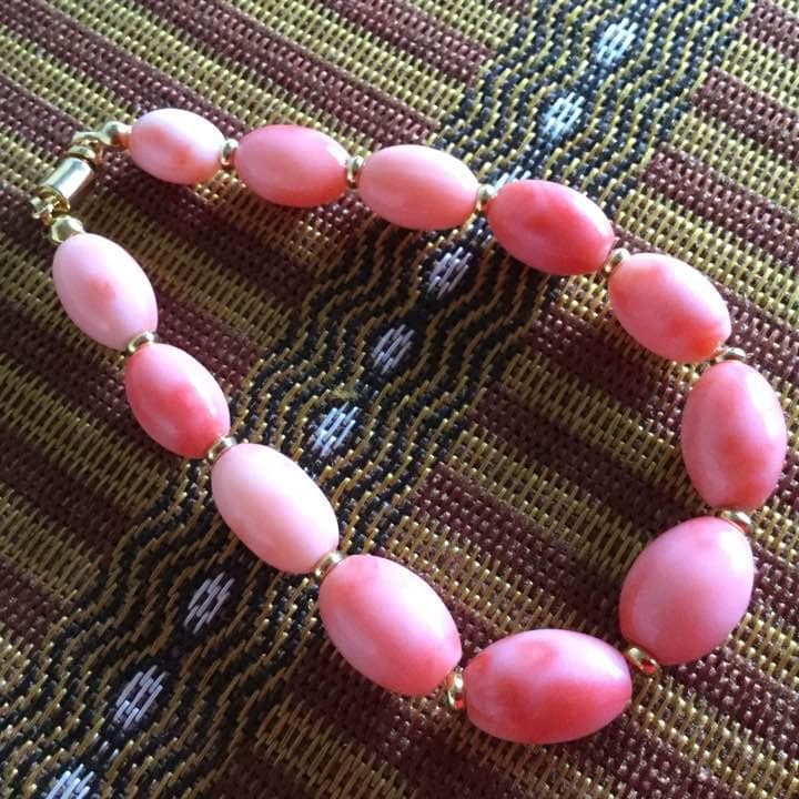 美品 濃色！本珊瑚 オーバルビーズ 幅9.7mmブレスレット 全長約18cm