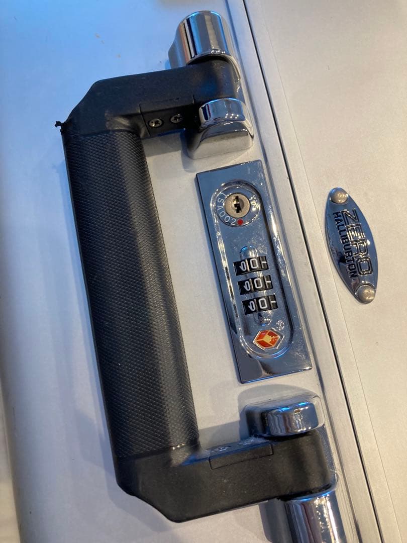 ゼロ　機内持ち込み　ハードスーツケースキャリー