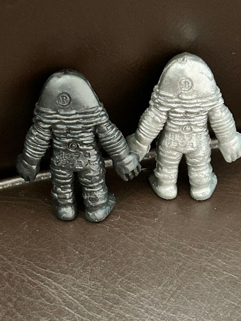 ウルトラマン怪獣消しゴム　 ザラブ星人　大　黒シルバー　2体セット