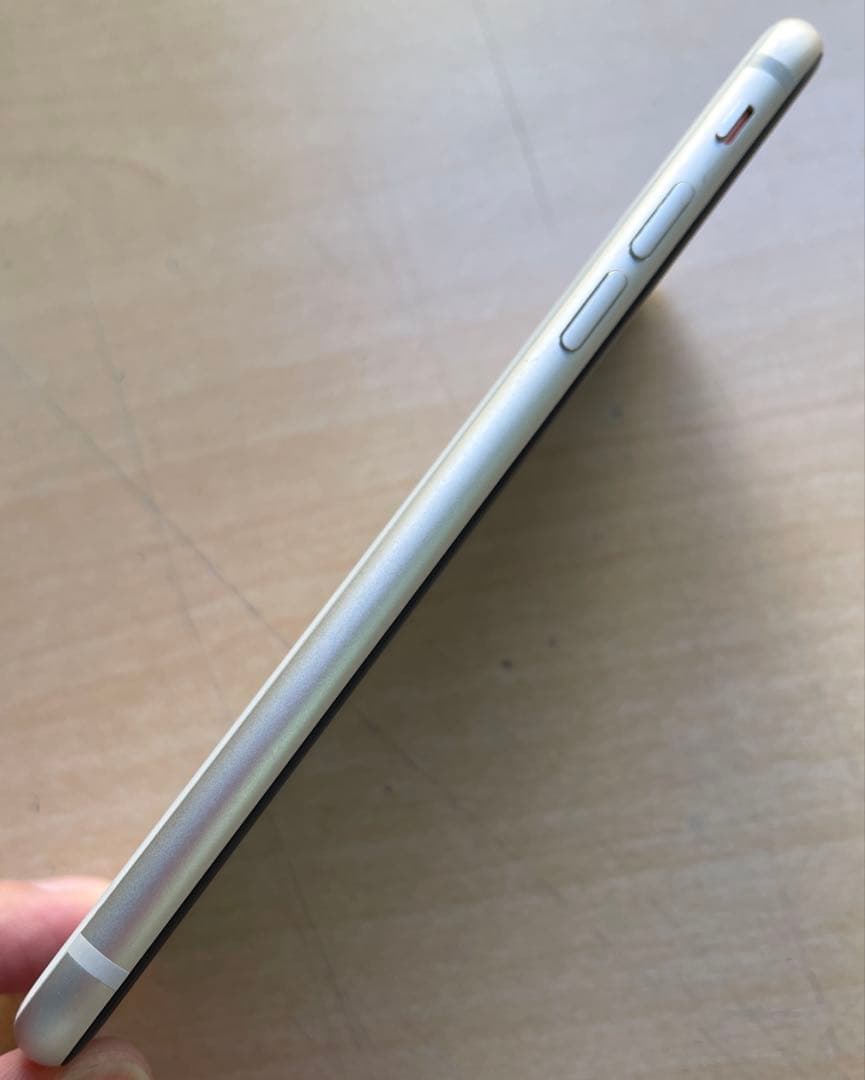 ともろー　iPhone SE 第3世代　スターライト　64GB 超美品